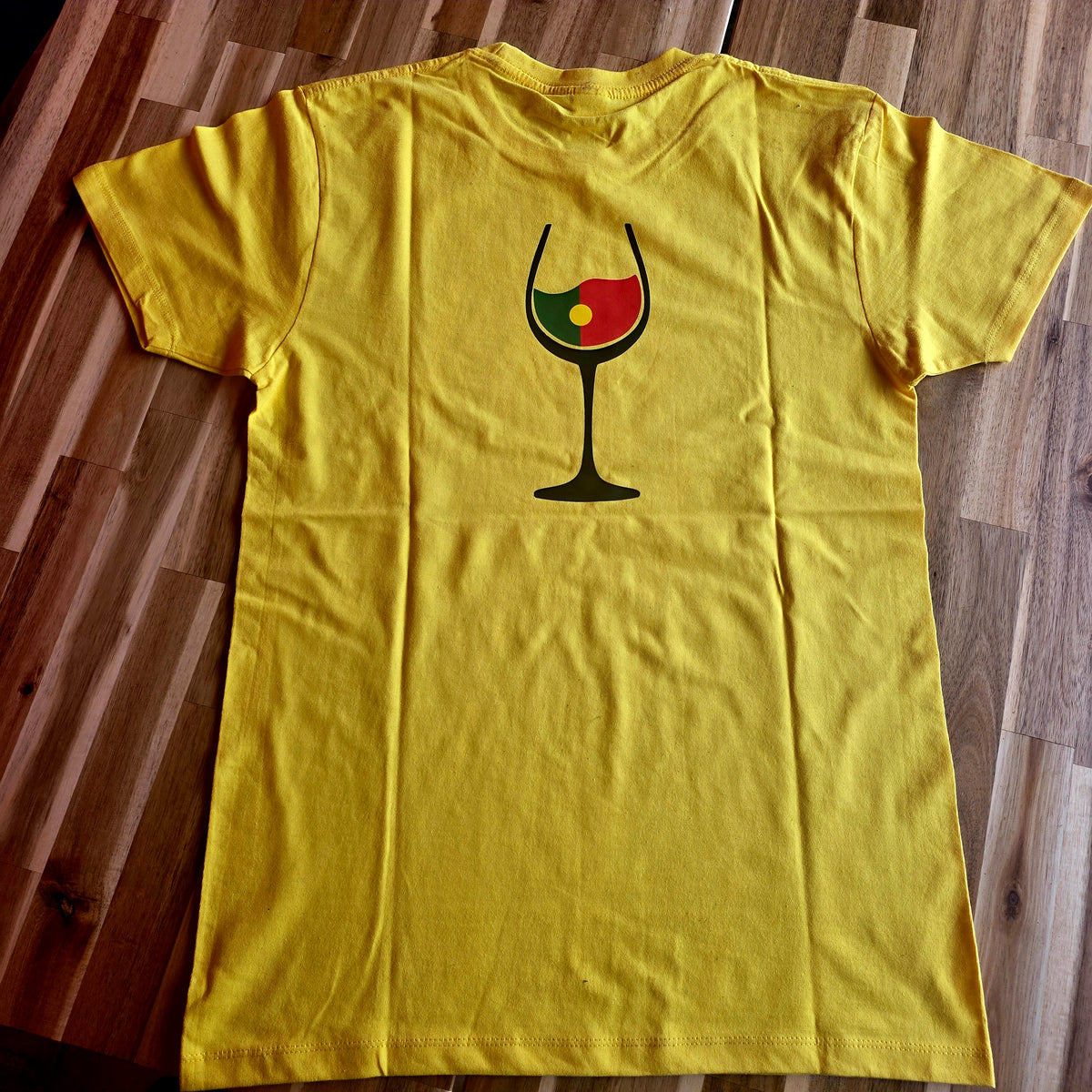 Kortärmad t-shirt i snygg gul design!
